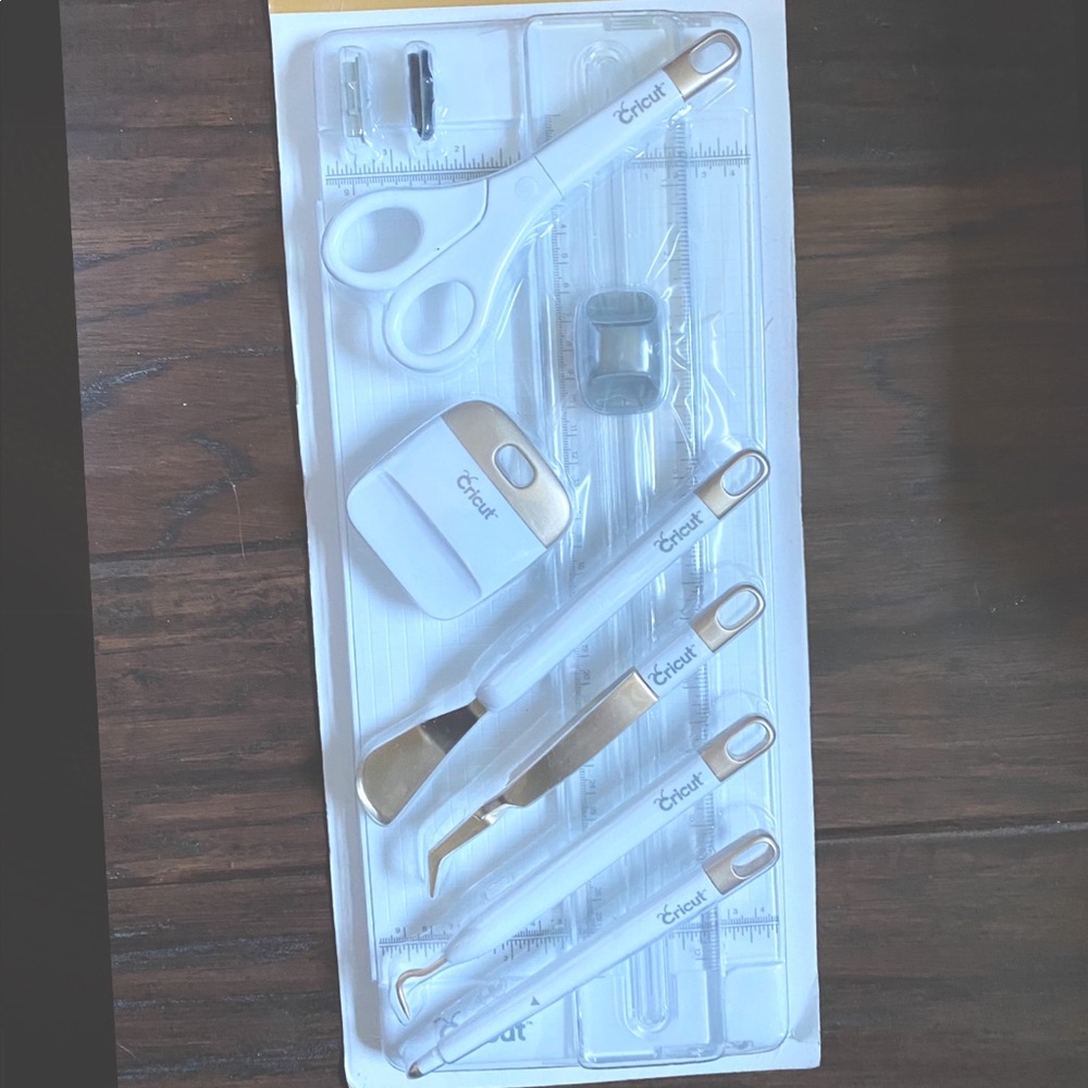 CRICUT Essential tools Set GOLD
